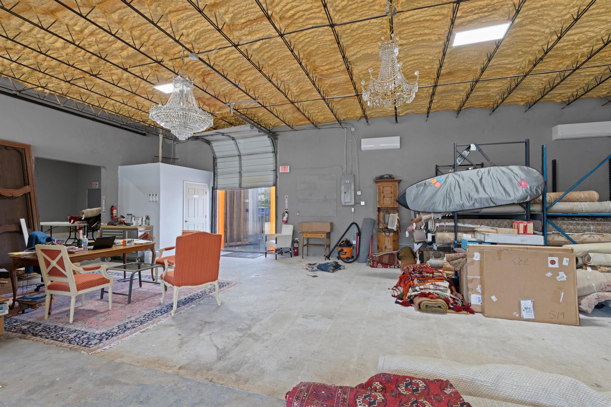 COLONIAL ESTS - Commercial Sale