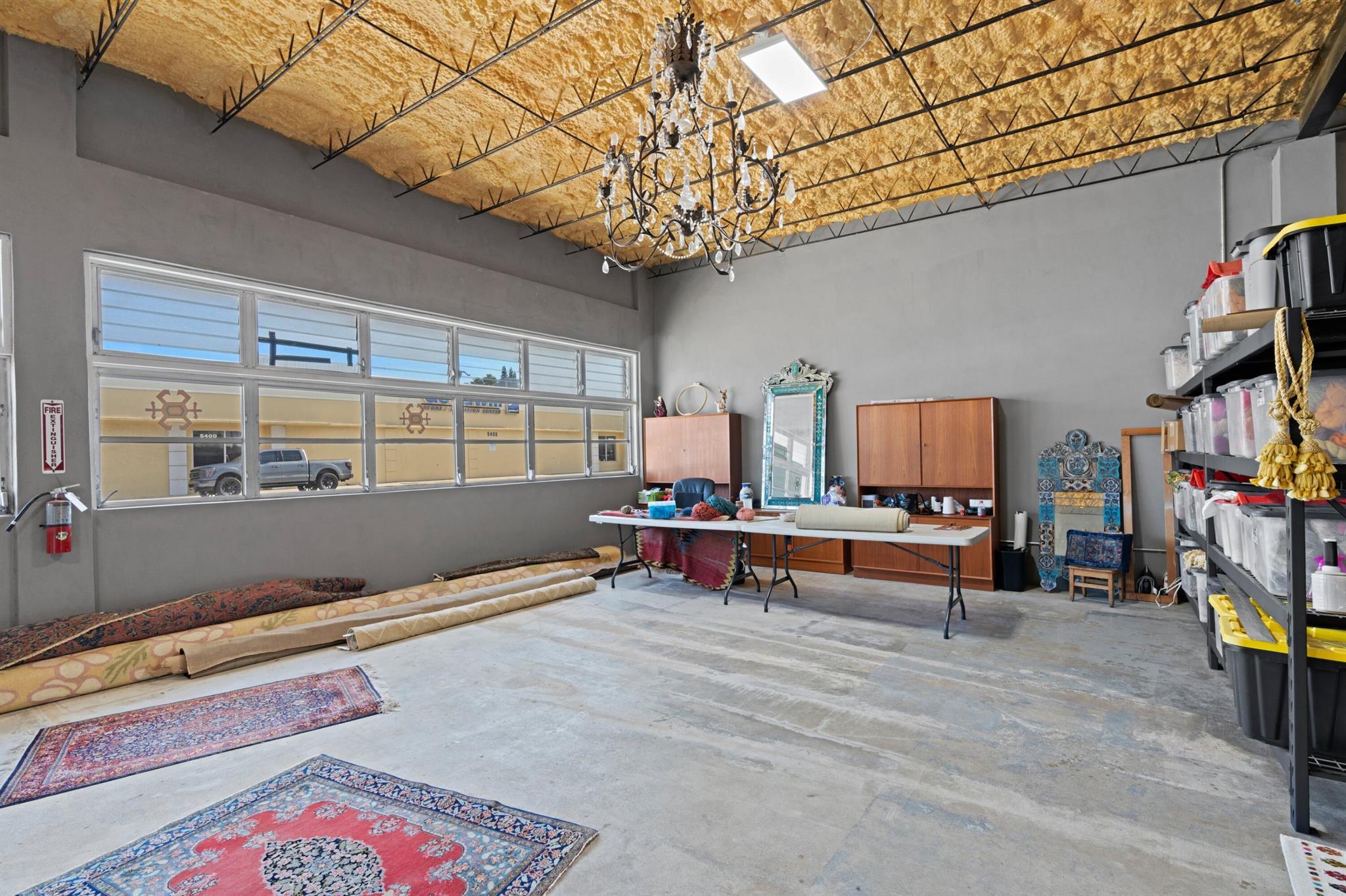 COLONIAL ESTS - Commercial Sale