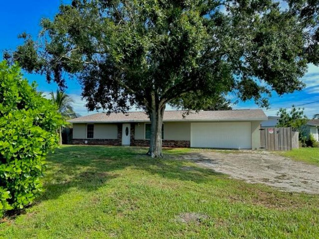 Photo of 603 SE Harborview Drive, Port St Lucie, FL 34983 (MLS # R10921910)