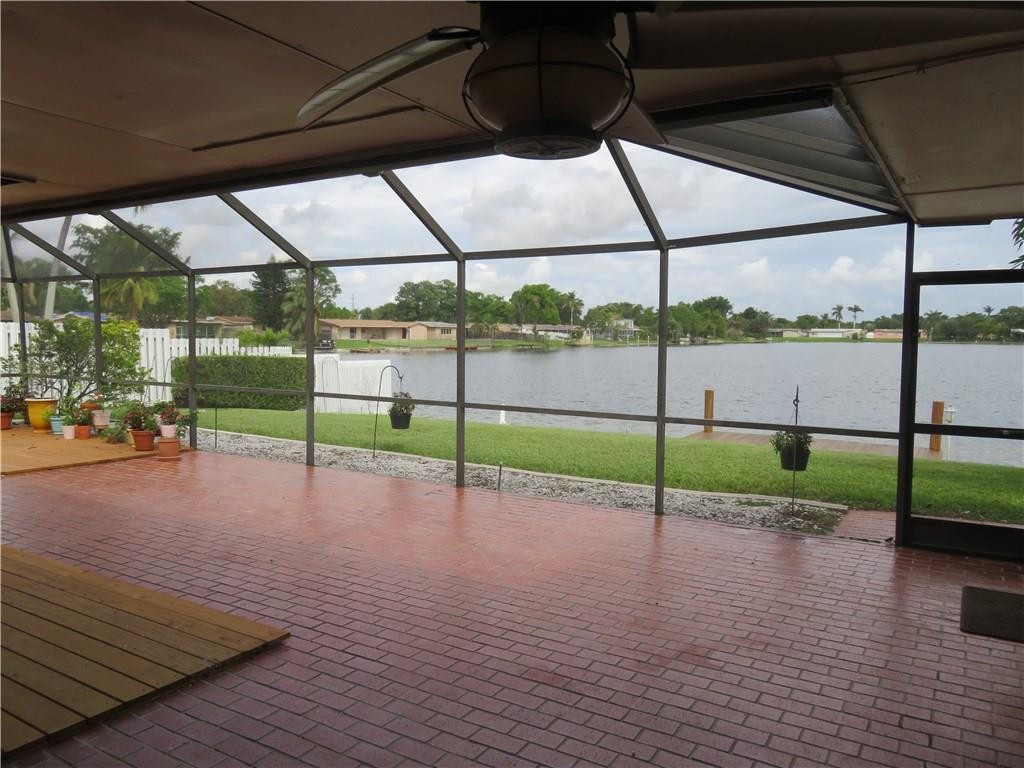 Pasadena Lakes West 69-37 - Residential