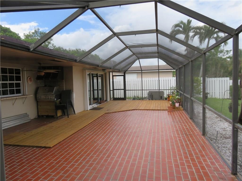 Pasadena Lakes West 69-37 - Residential