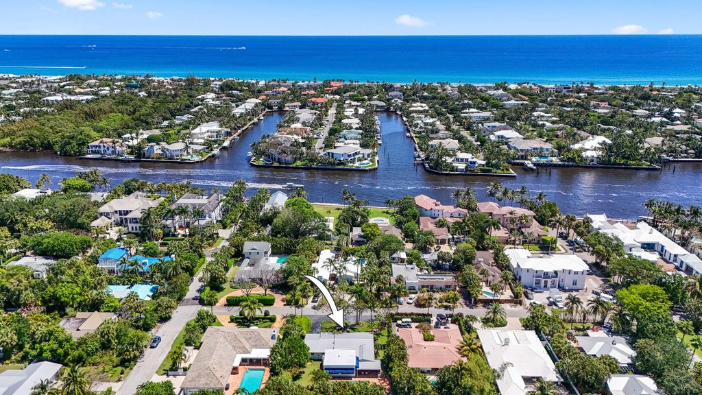 Photo of 424 Palm Trail, Delray Beach, FL 33483 (MLS # R10976794)