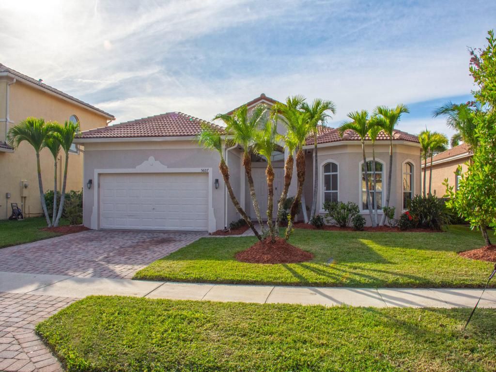 Photo of 5607 Place Lake Drive, Fort Pierce, FL 34951 (MLS # R11140318)
