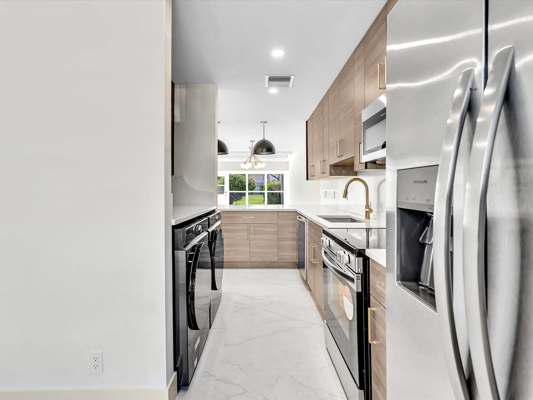 1541 NW 20th Avenue 101