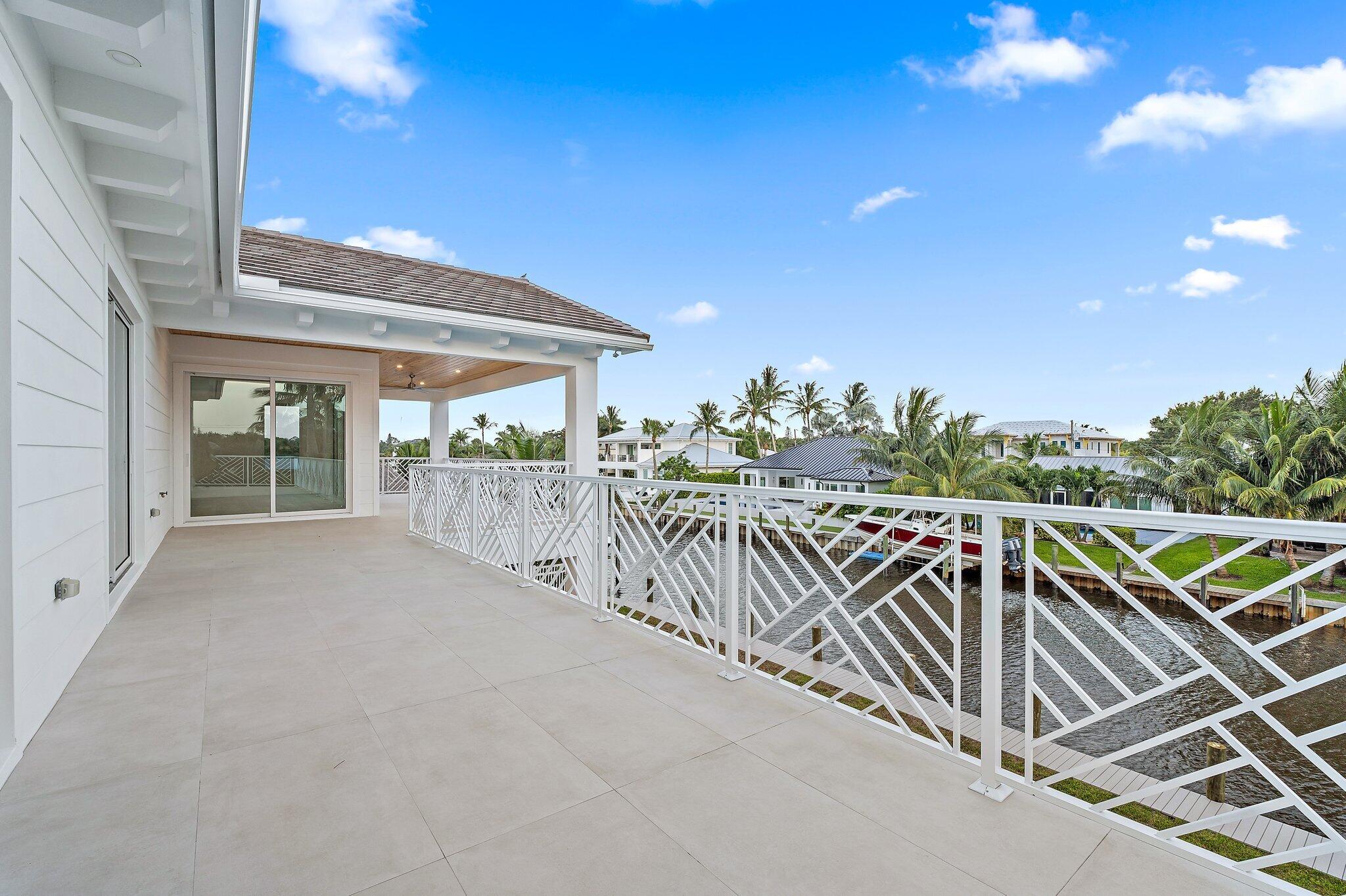 COUNTRY CLUB POINT - Residential