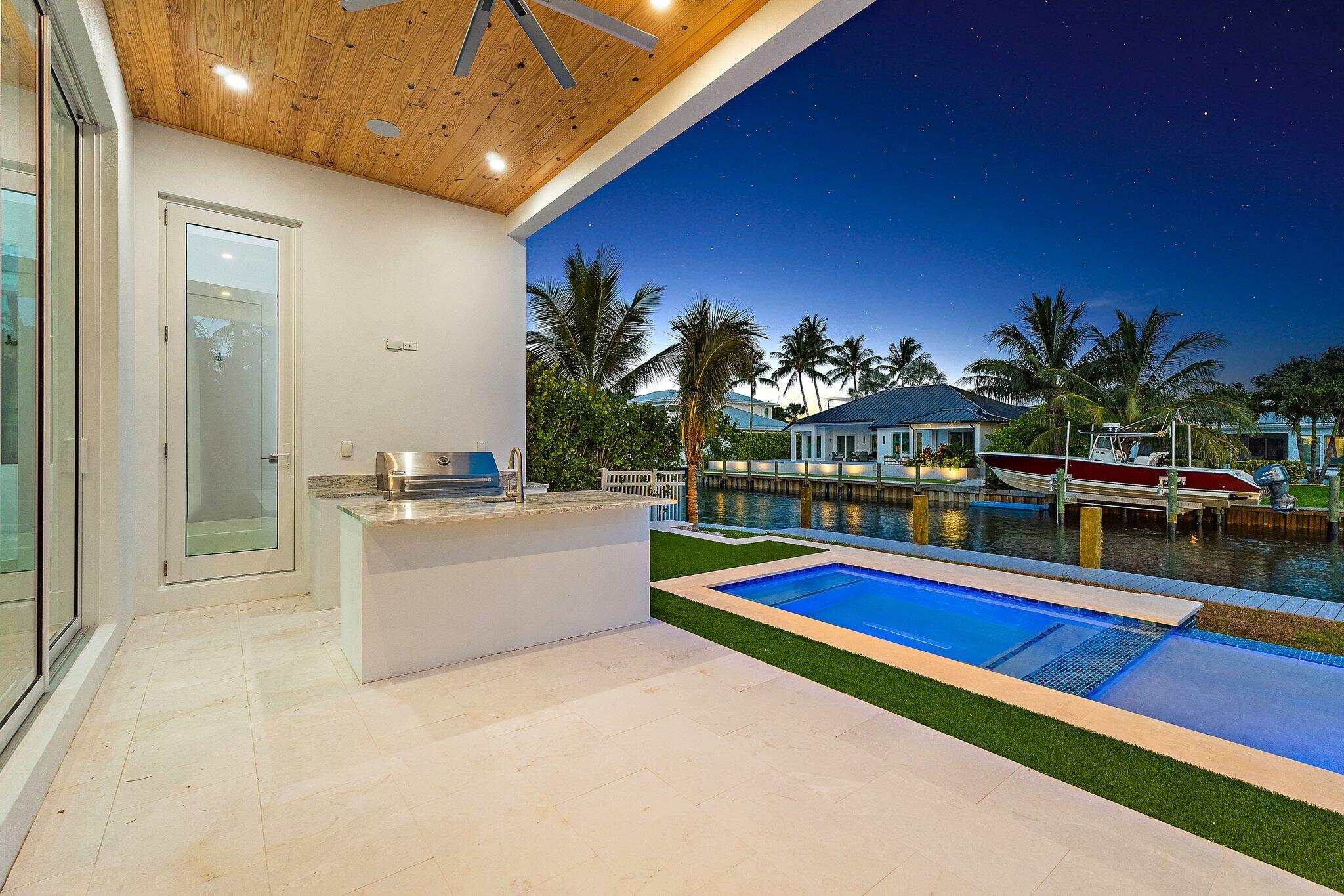 COUNTRY CLUB POINT - Residential