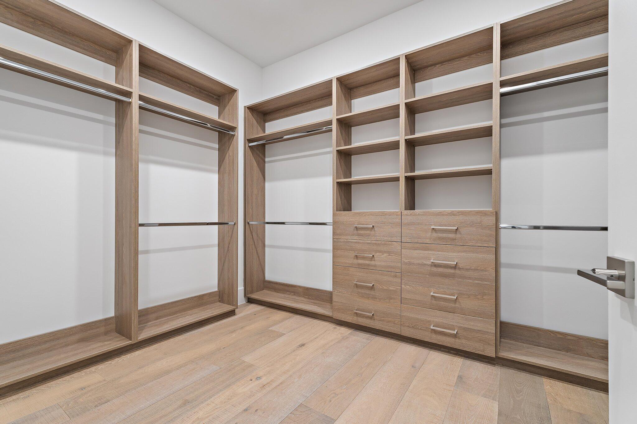 COUNTRY CLUB POINT - Residential