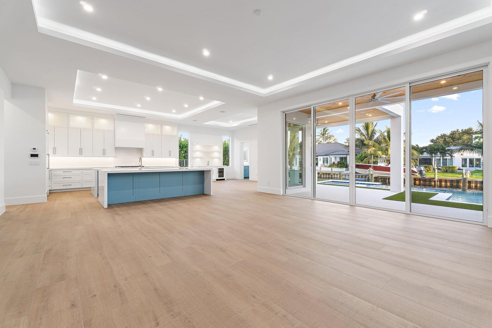 COUNTRY CLUB POINT - Residential