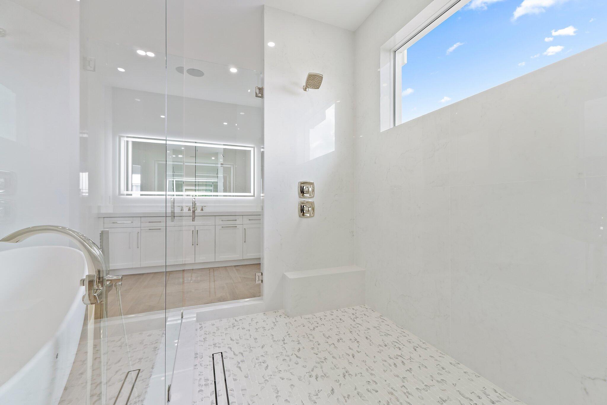 COUNTRY CLUB POINT - Residential