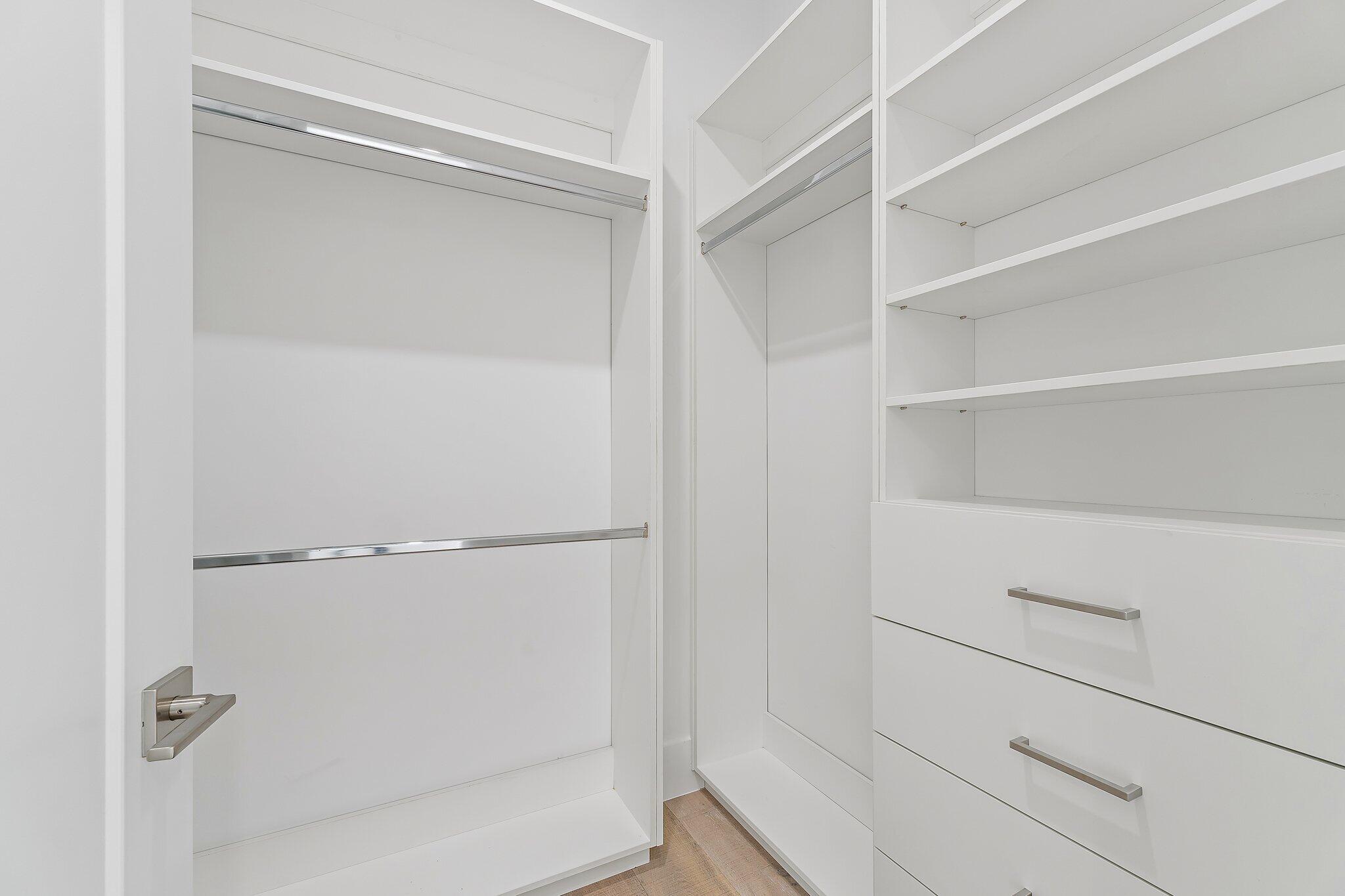 COUNTRY CLUB POINT - Residential