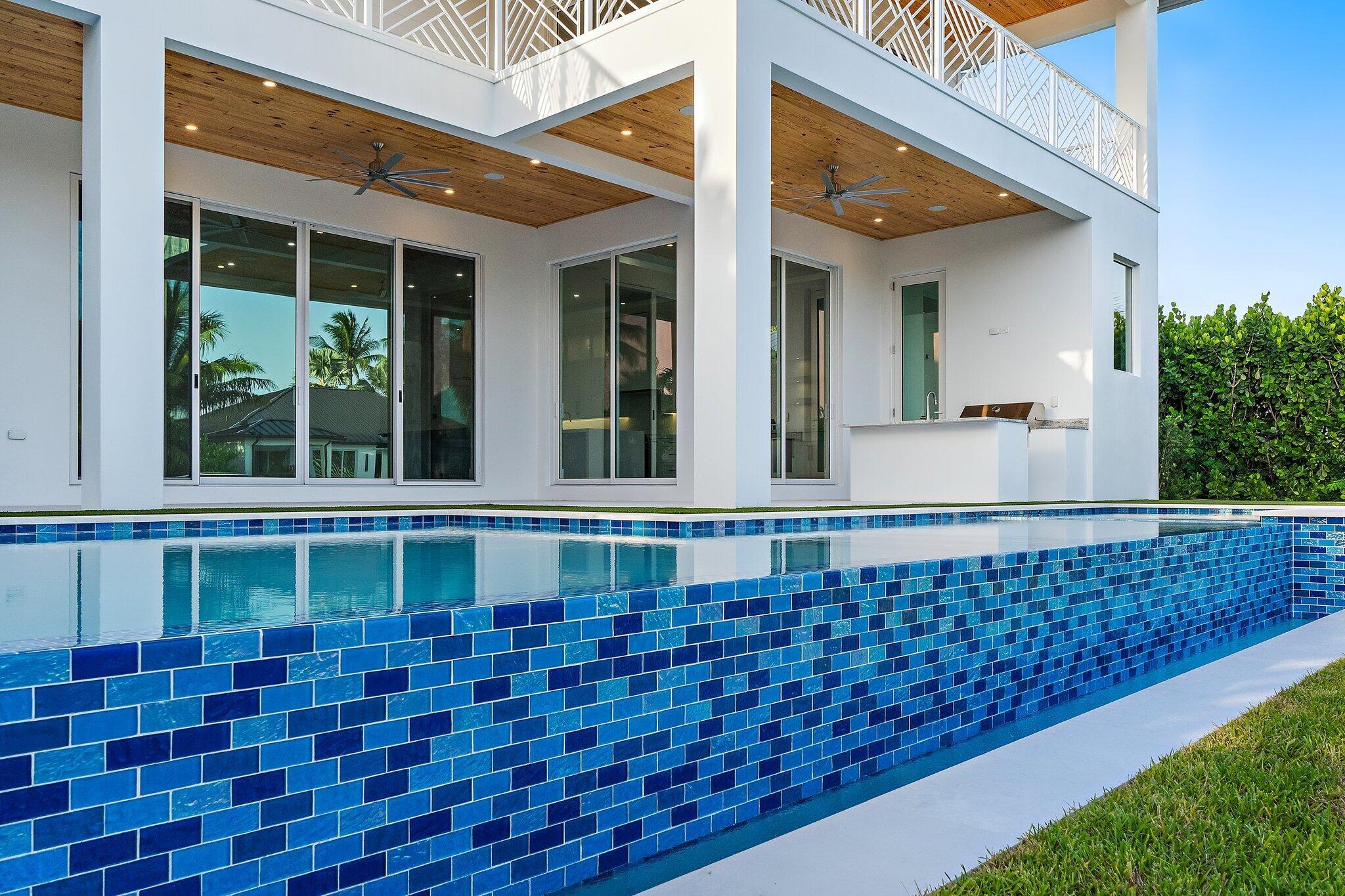 COUNTRY CLUB POINT - Residential