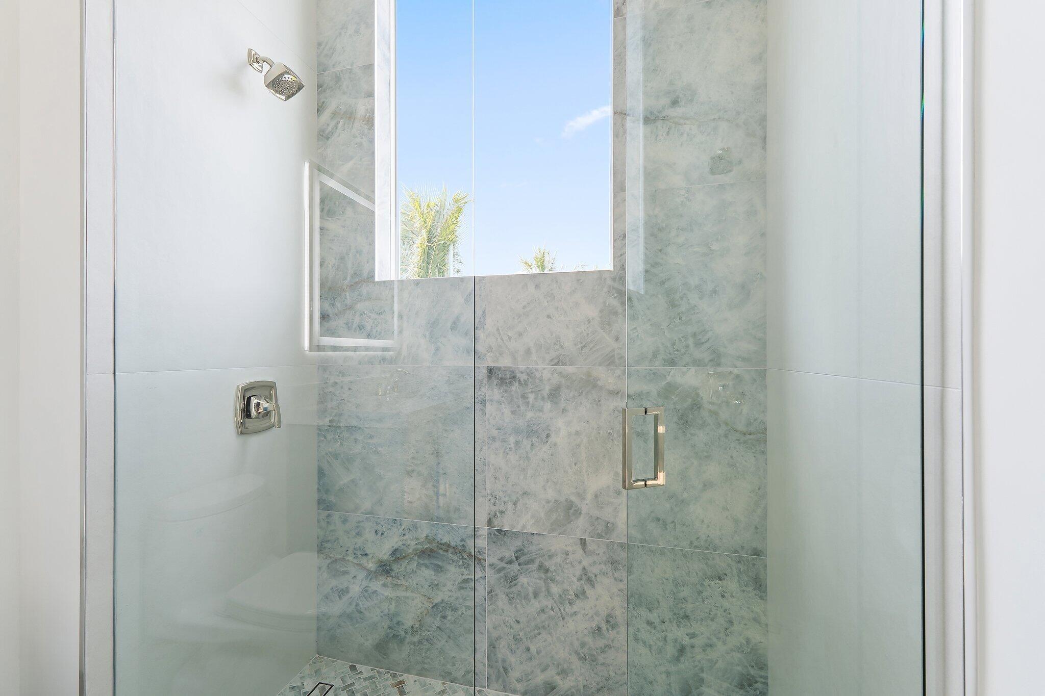 COUNTRY CLUB POINT - Residential