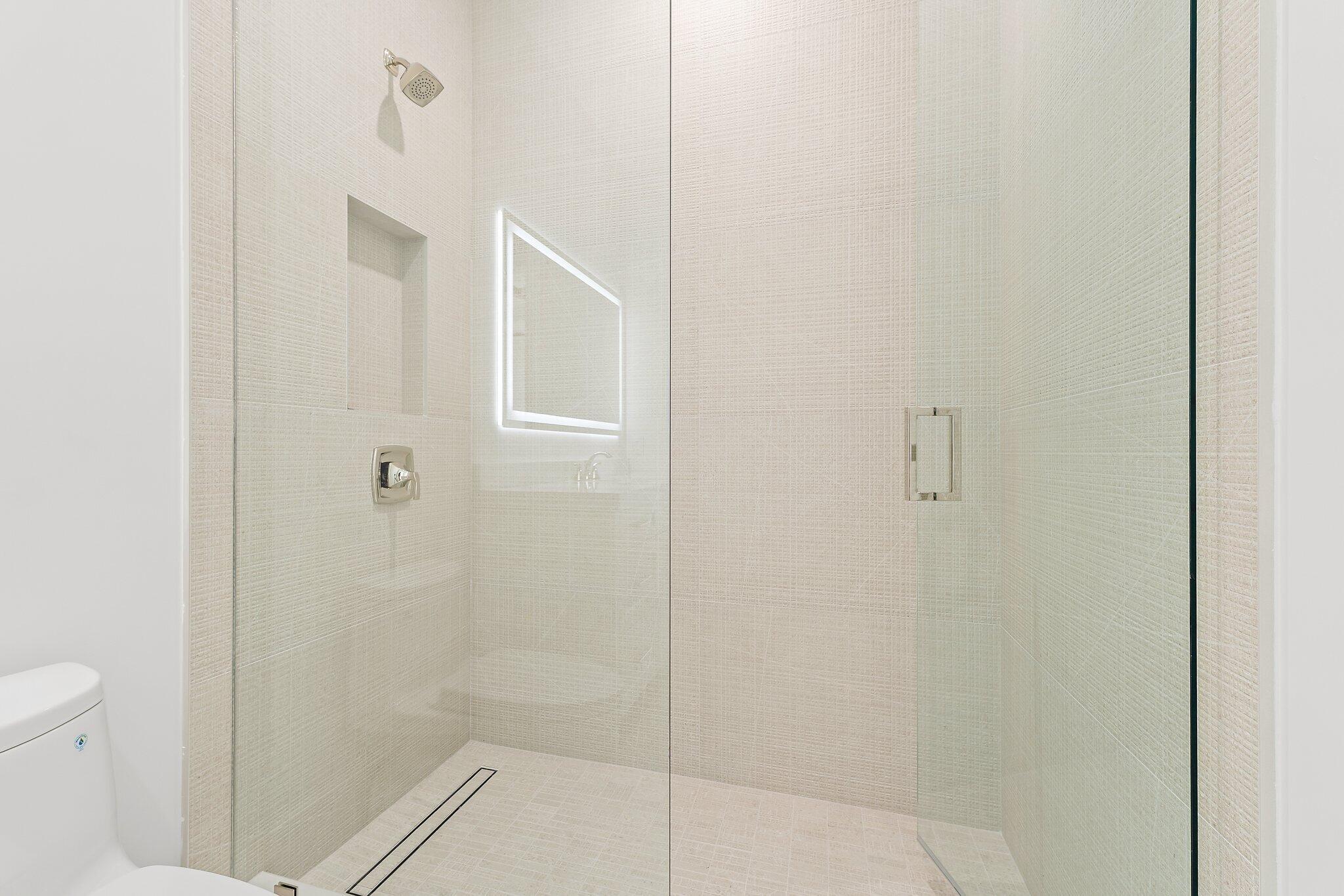 COUNTRY CLUB POINT - Residential