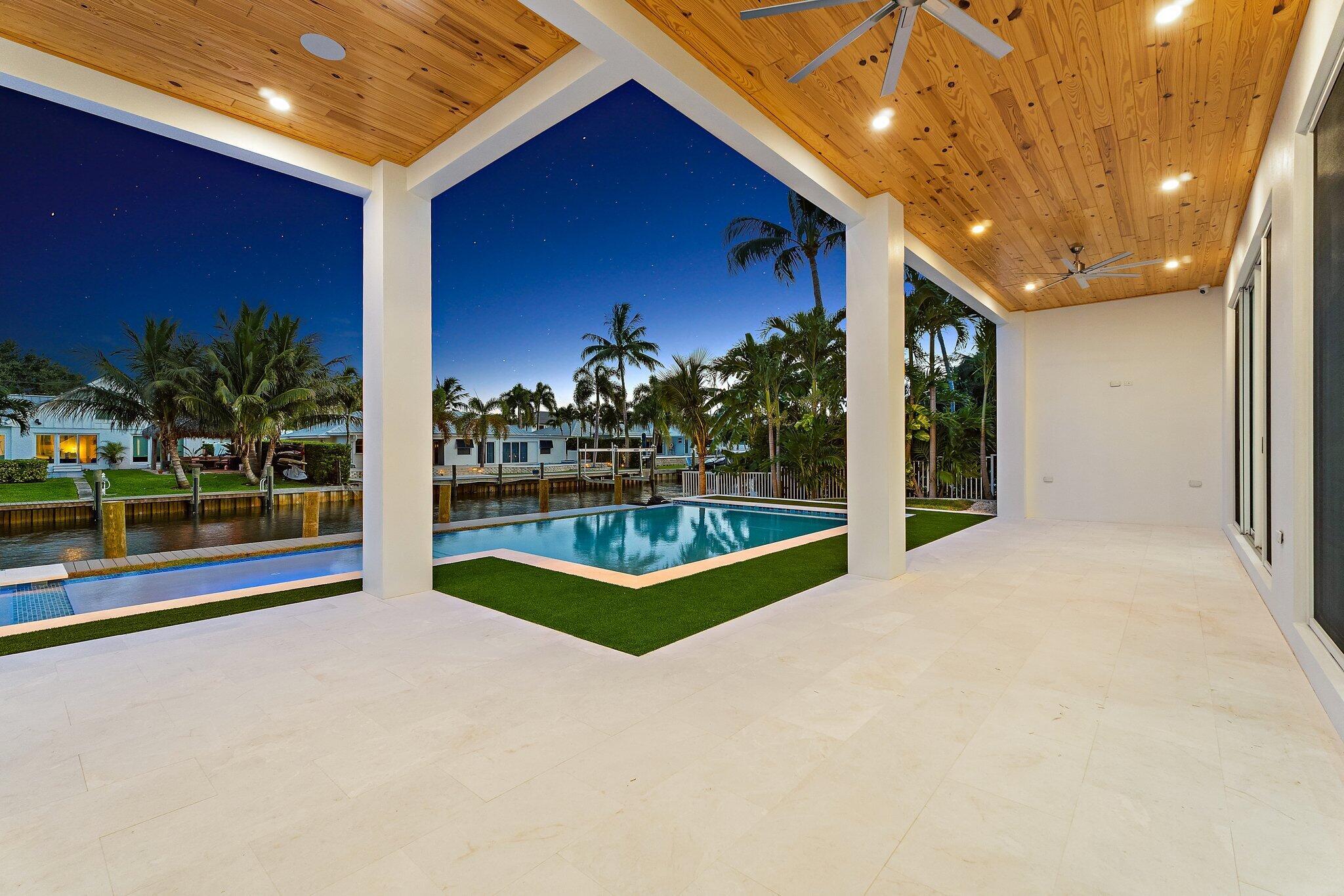 COUNTRY CLUB POINT - Residential