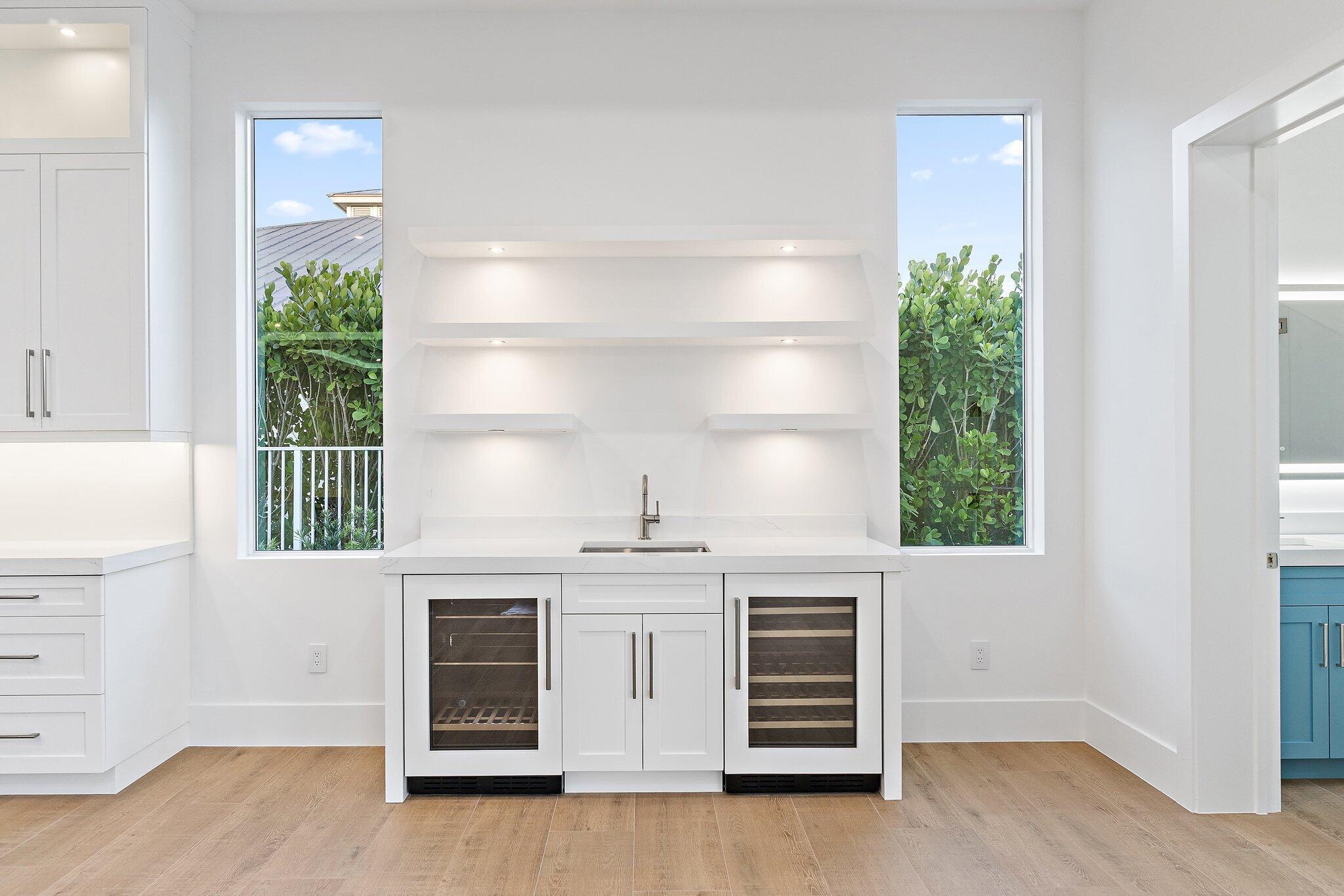 COUNTRY CLUB POINT - Residential