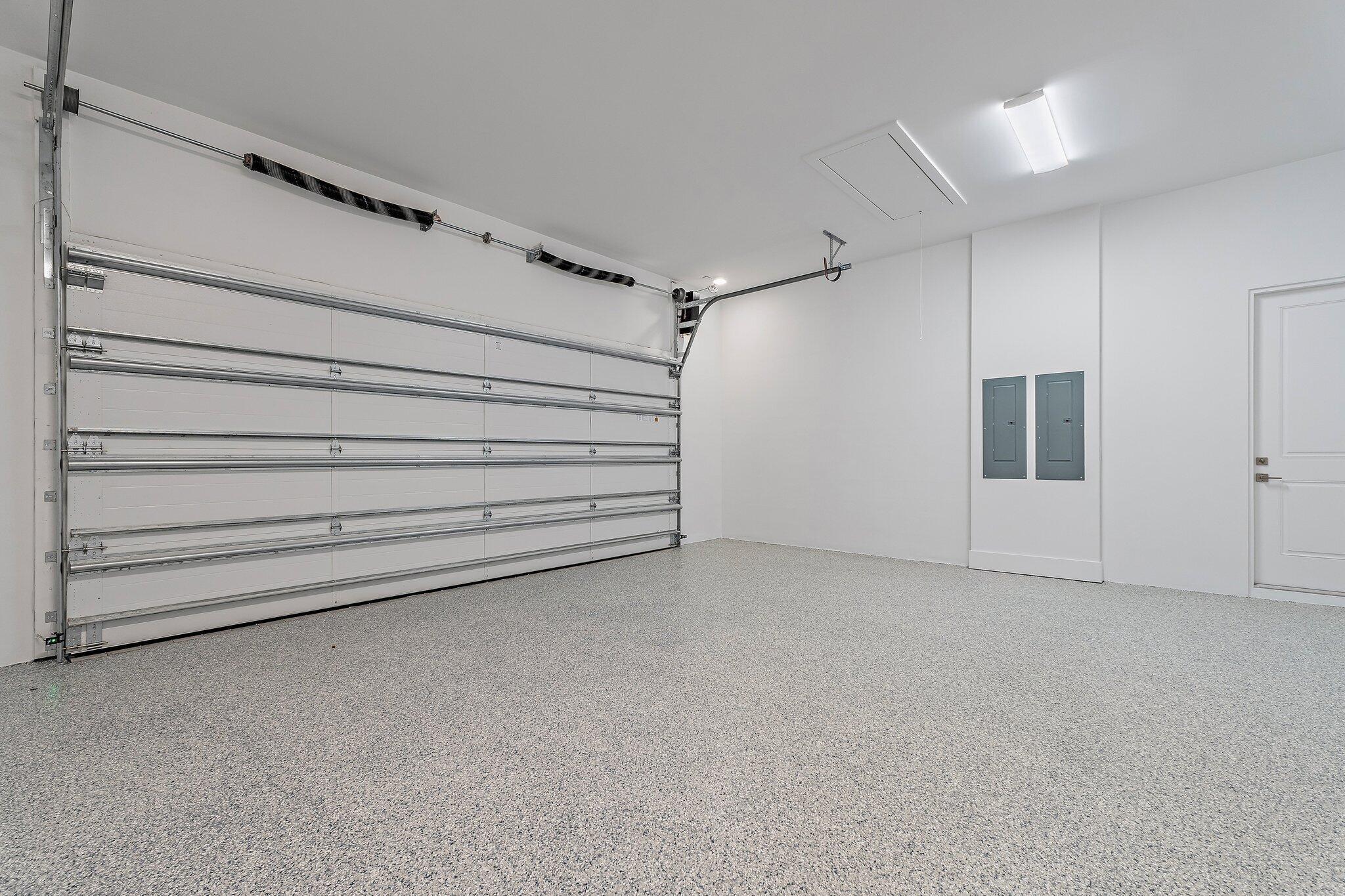 COUNTRY CLUB POINT - Residential