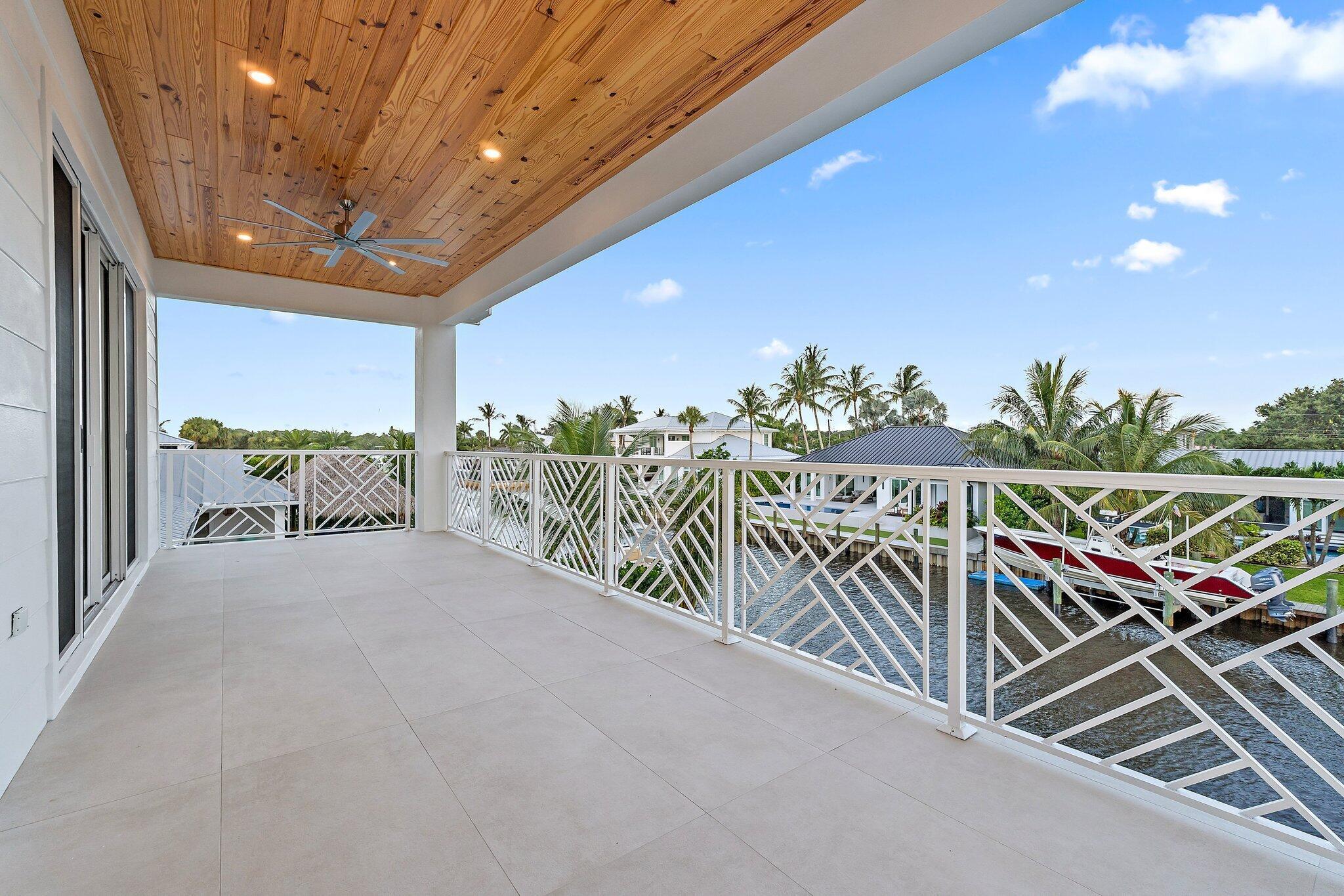 COUNTRY CLUB POINT - Residential