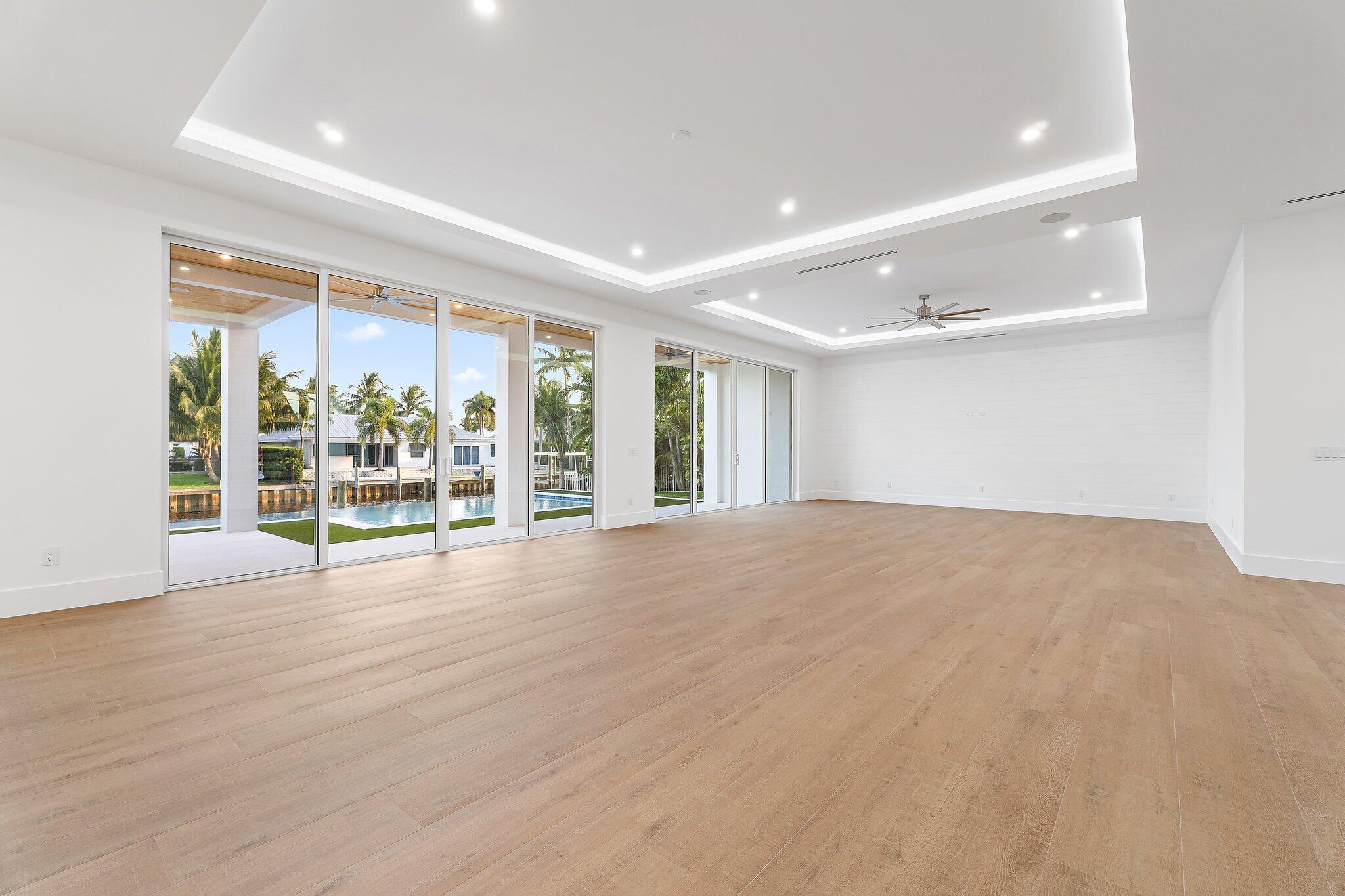 COUNTRY CLUB POINT - Residential