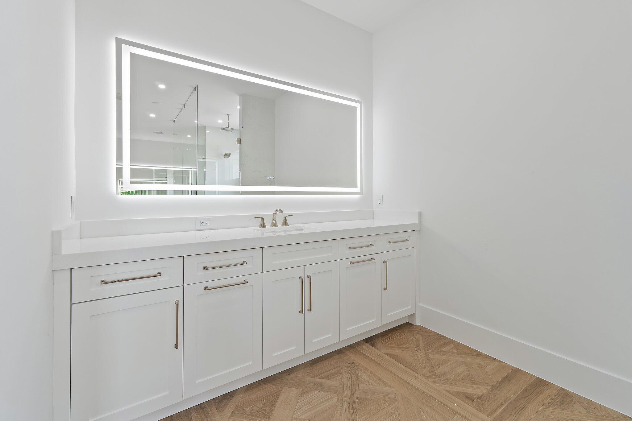 COUNTRY CLUB POINT - Residential