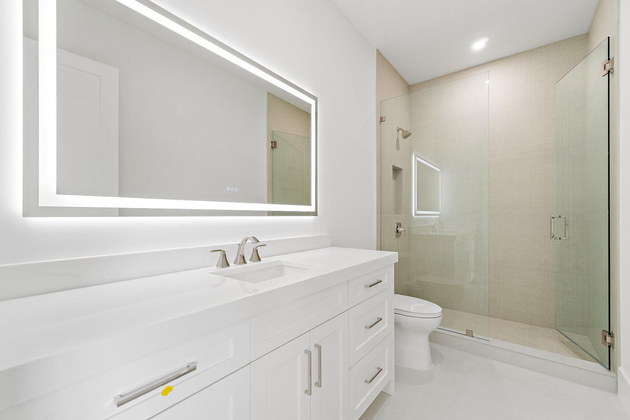 COUNTRY CLUB POINT - Residential