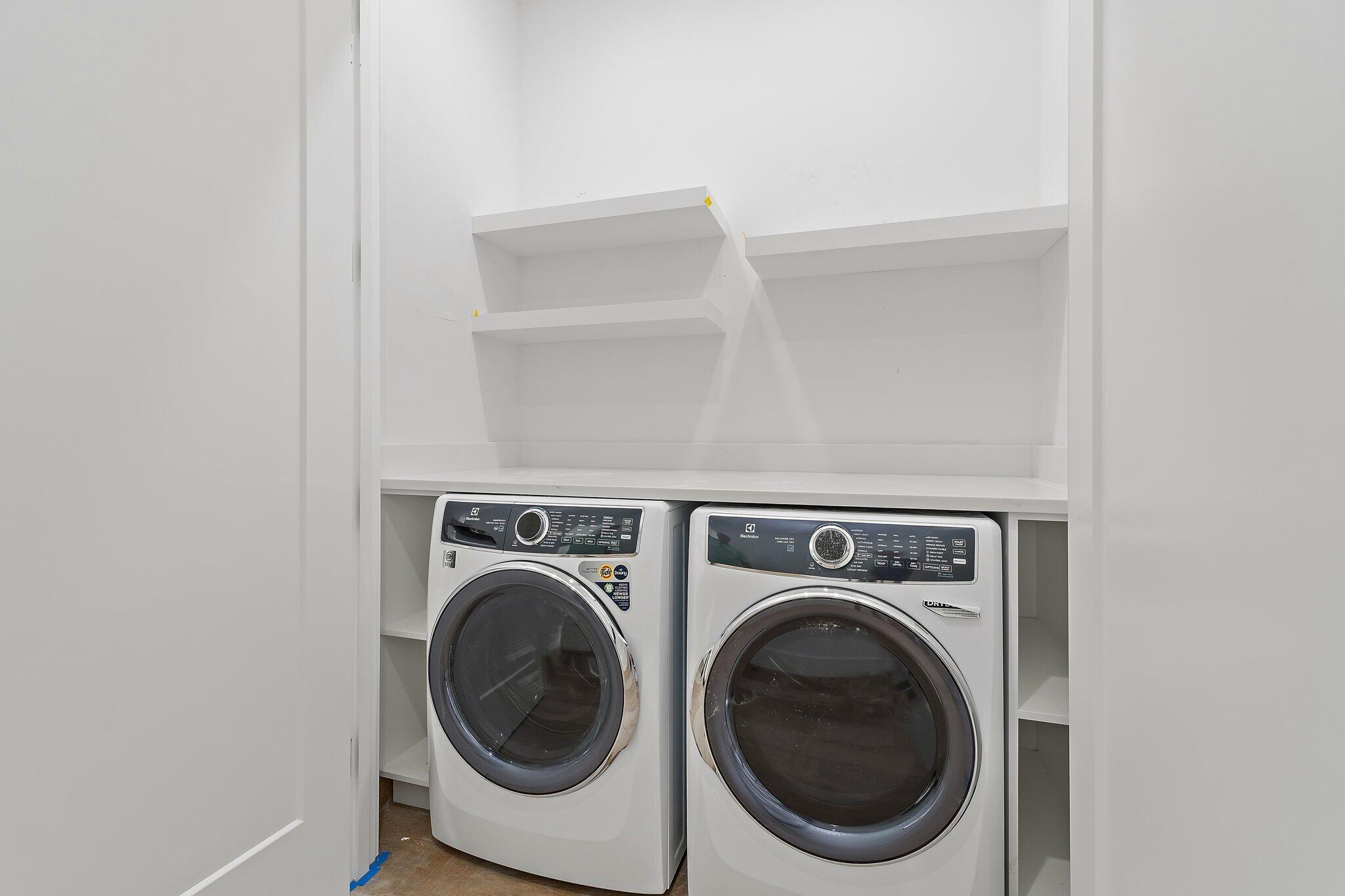 COUNTRY CLUB POINT - Residential