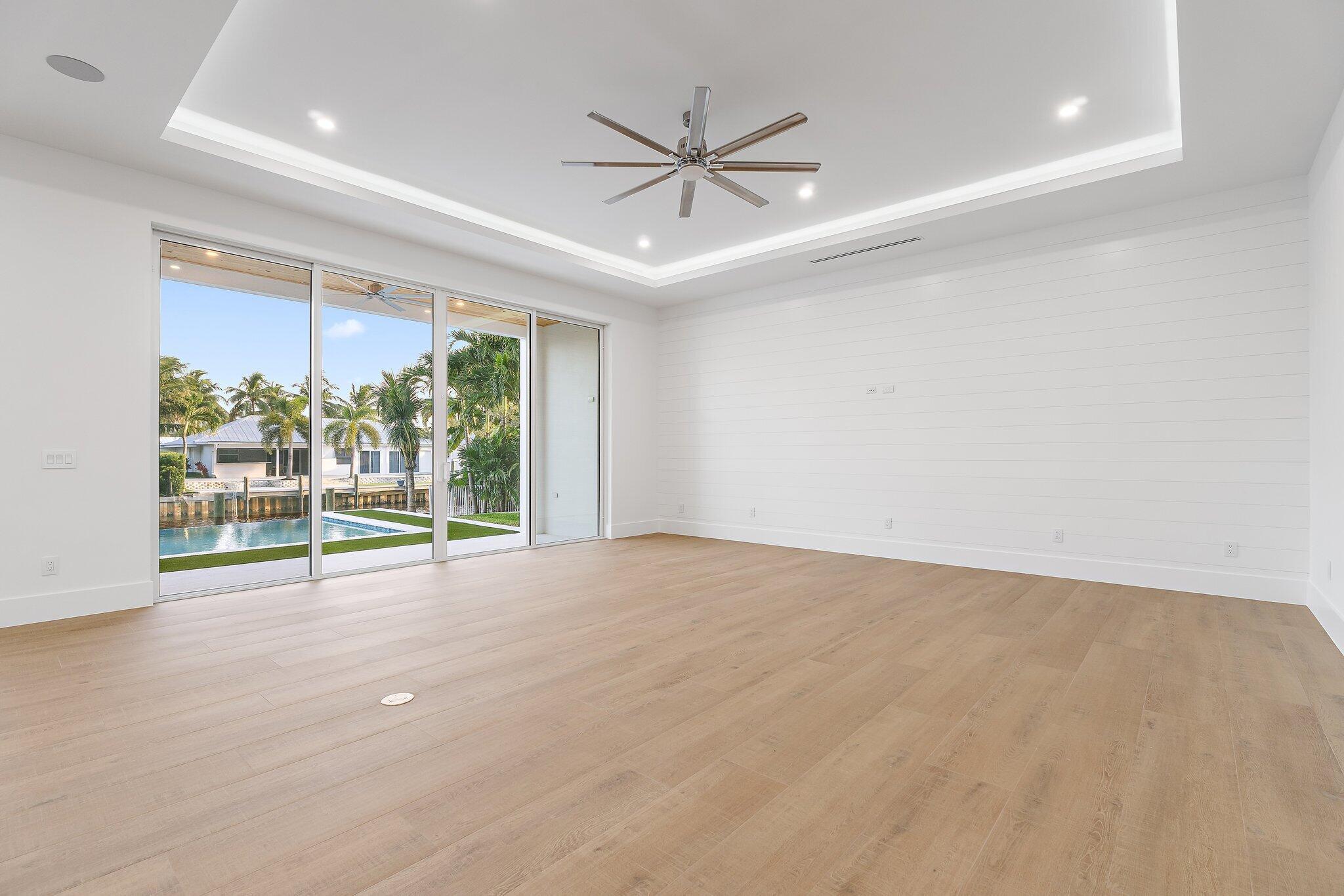 COUNTRY CLUB POINT - Residential