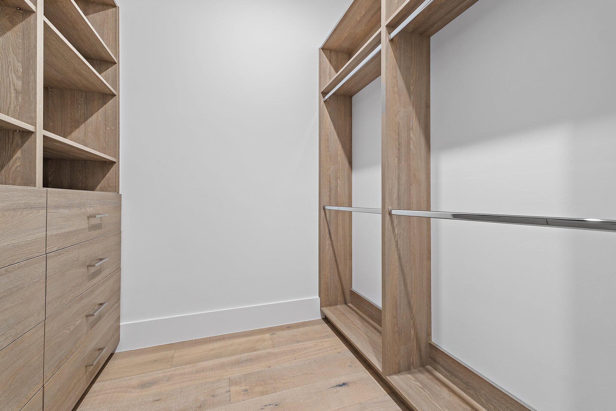 COUNTRY CLUB POINT - Residential