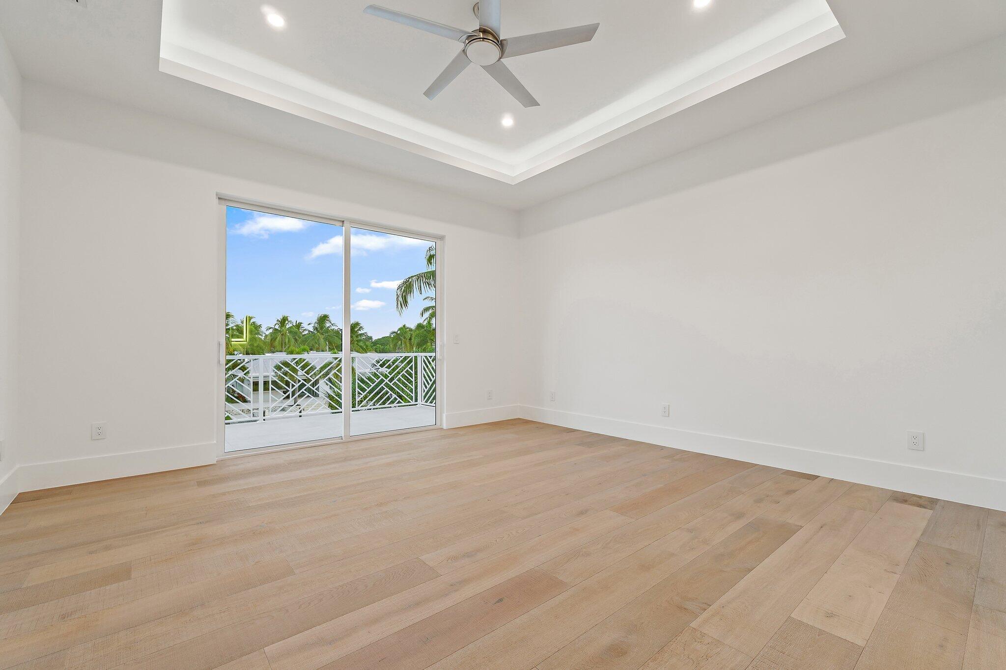 COUNTRY CLUB POINT - Residential