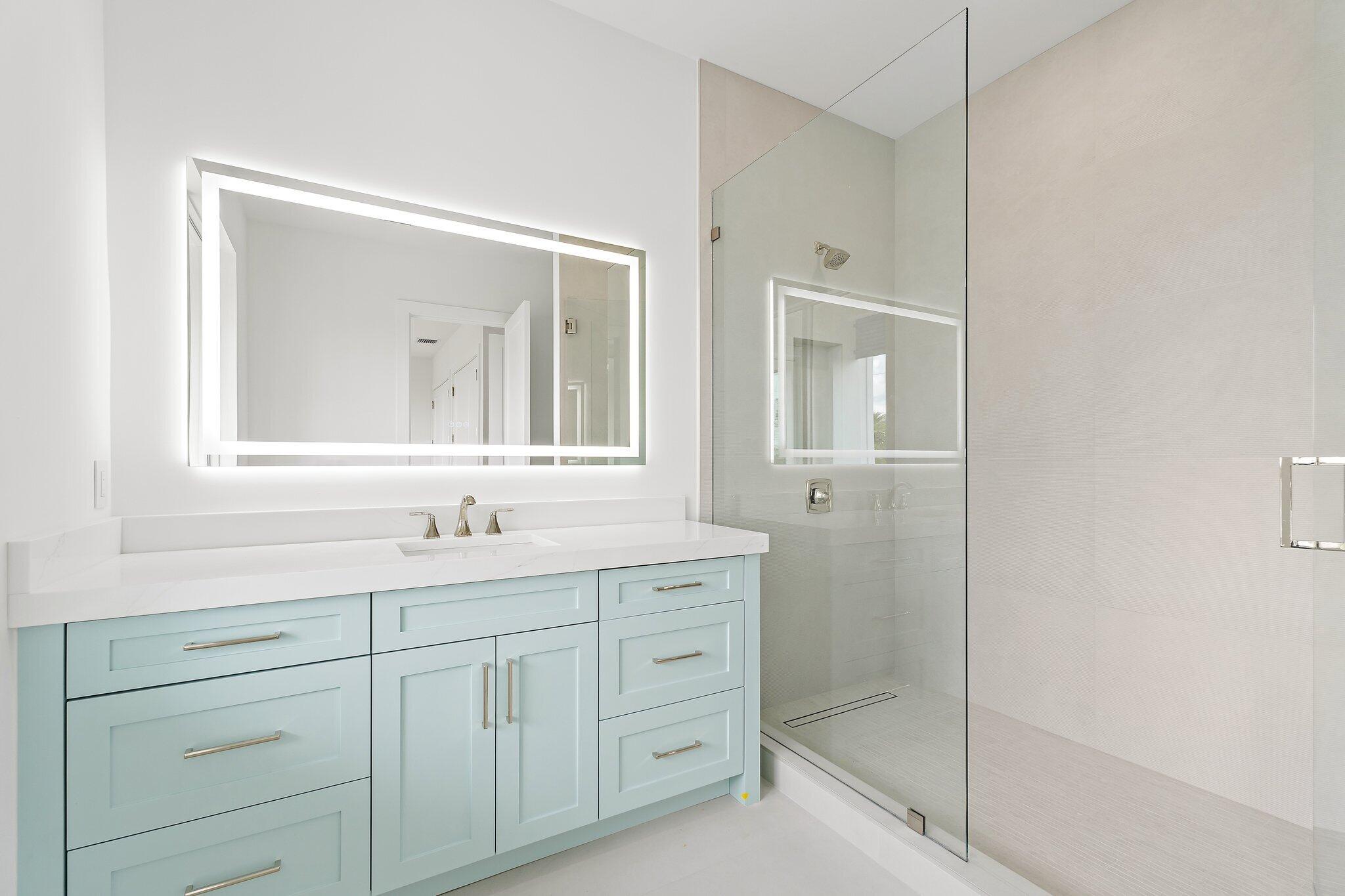 COUNTRY CLUB POINT - Residential