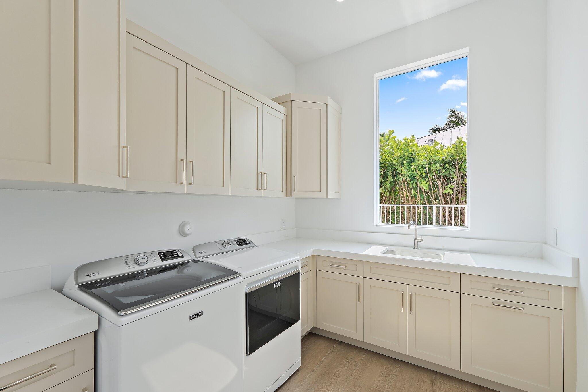 COUNTRY CLUB POINT - Residential