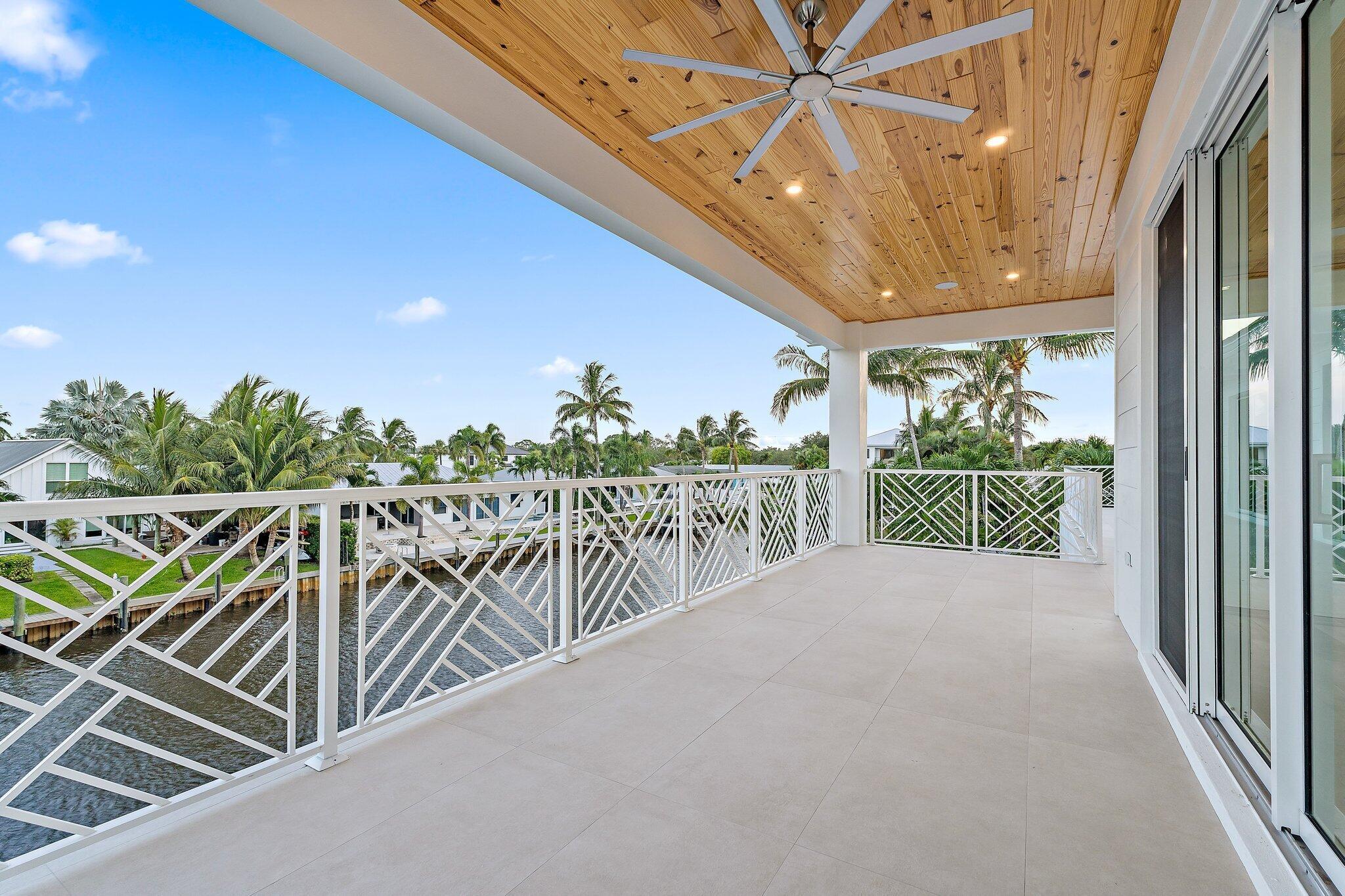 COUNTRY CLUB POINT - Residential