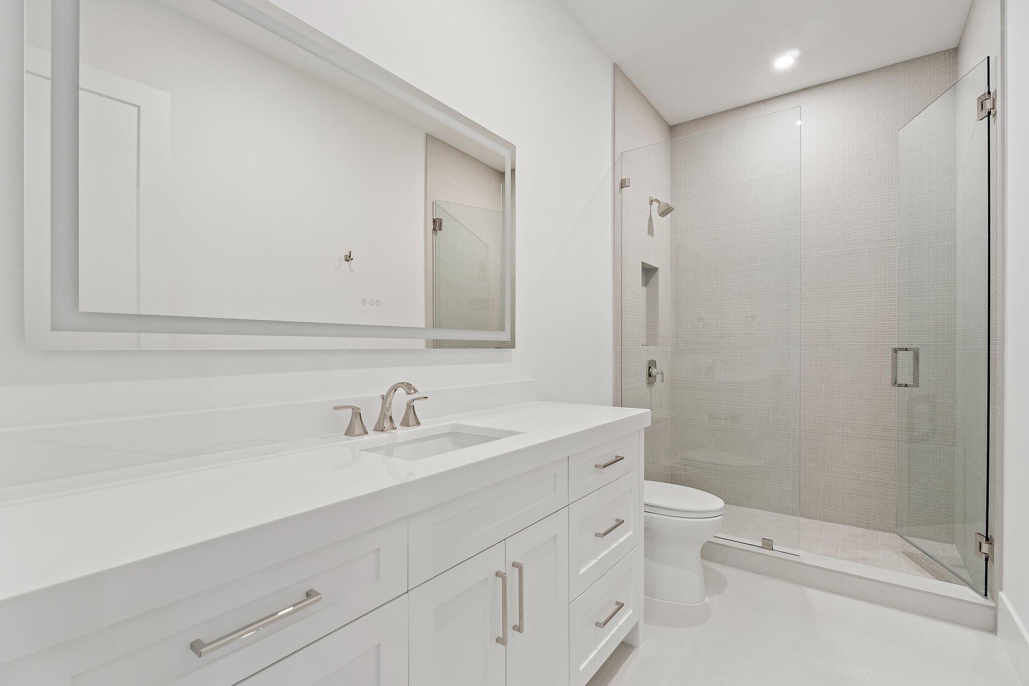 COUNTRY CLUB POINT - Residential