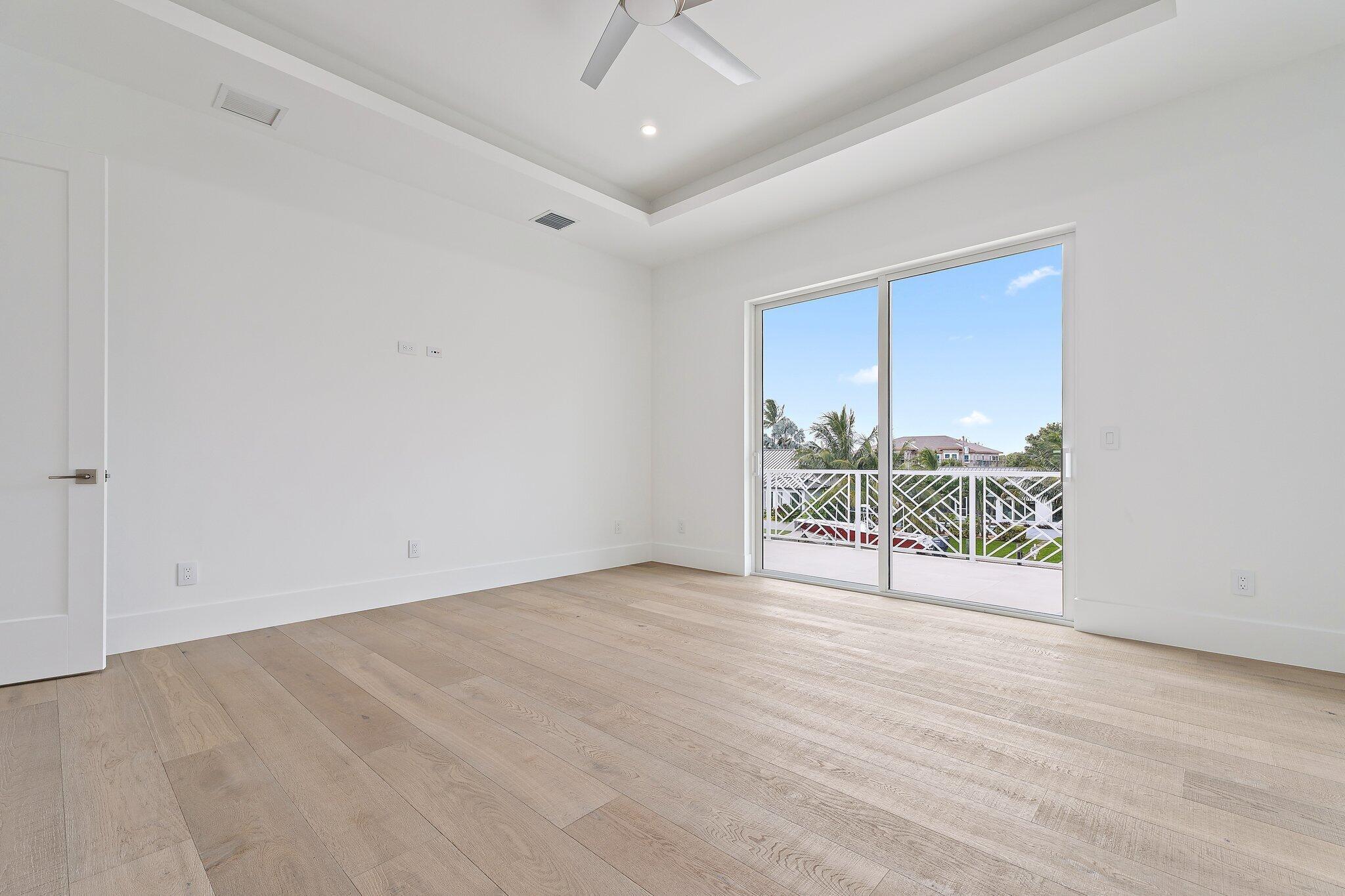 COUNTRY CLUB POINT - Residential