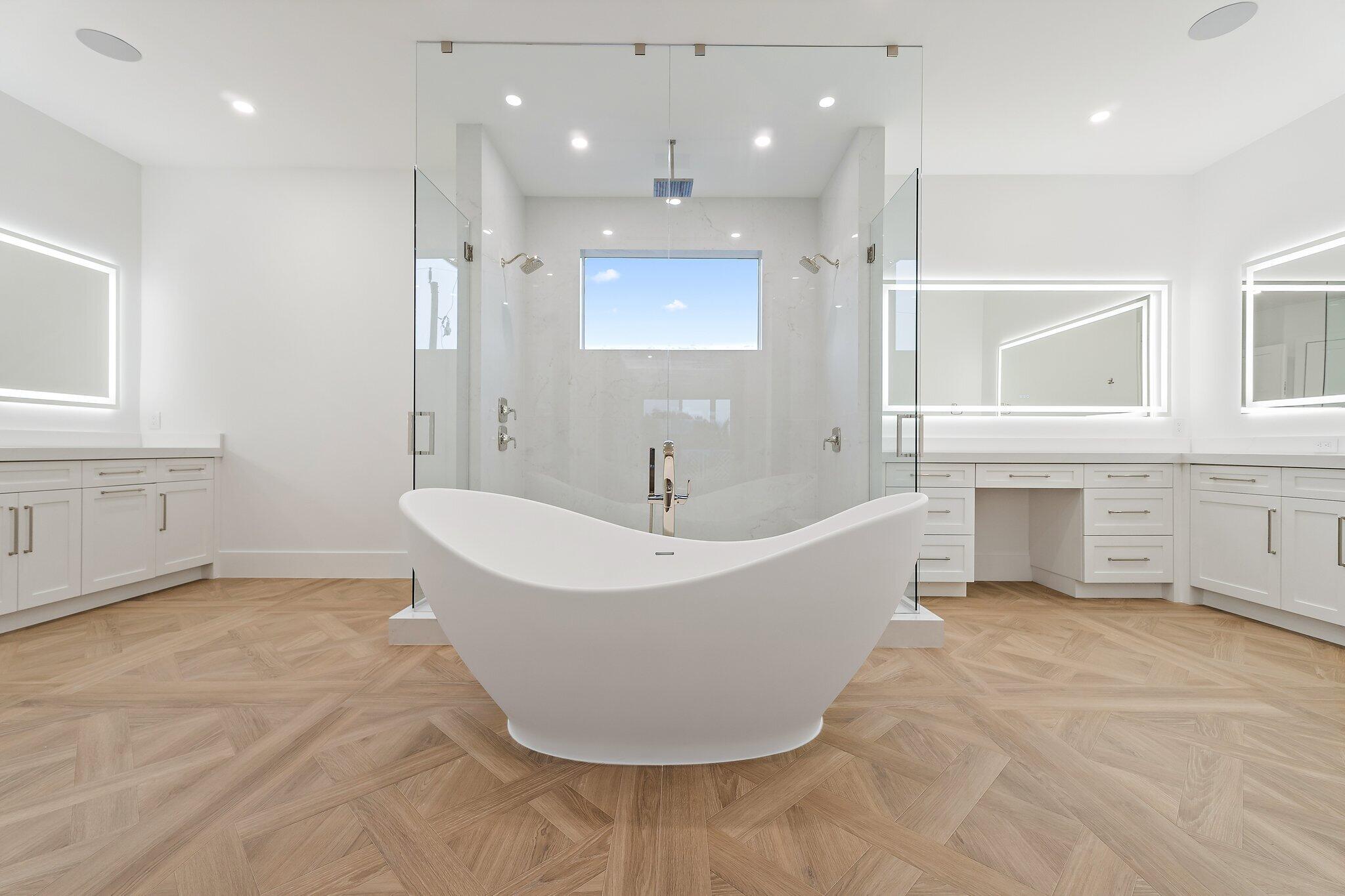 COUNTRY CLUB POINT - Residential