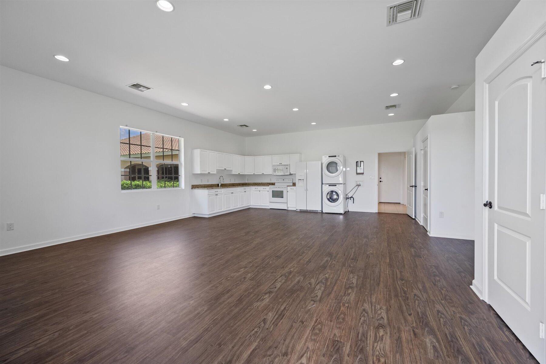 DEER RUN 2 - Residential Lease