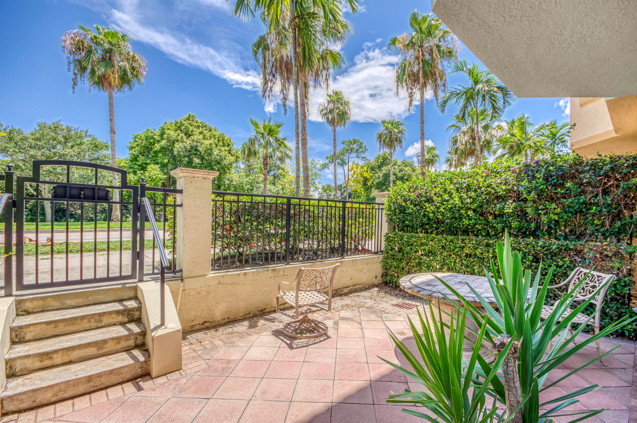 2540 Gardens Parkway