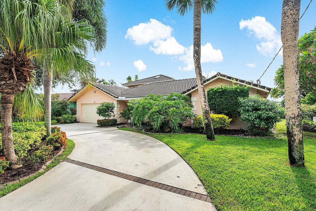 Photo of 440 NW 11th Avenue, Boca Raton, FL 33486 (MLS # R11122639)