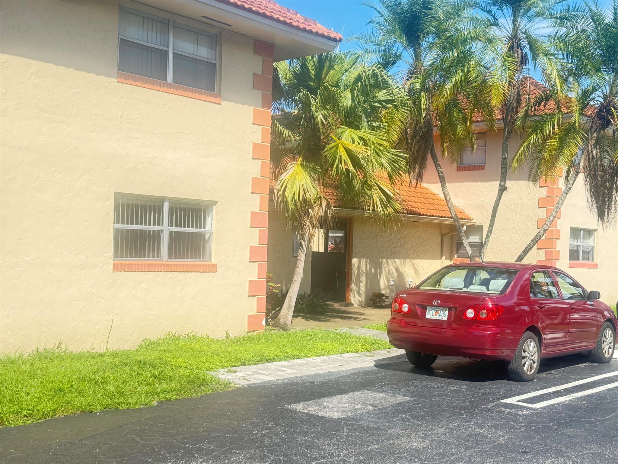 PALMS VILLAS & CONDOS SEC - Residential Lease