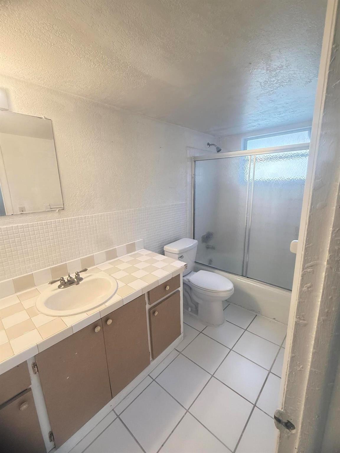 PALMS VILLAS & CONDOS SEC - Residential Lease