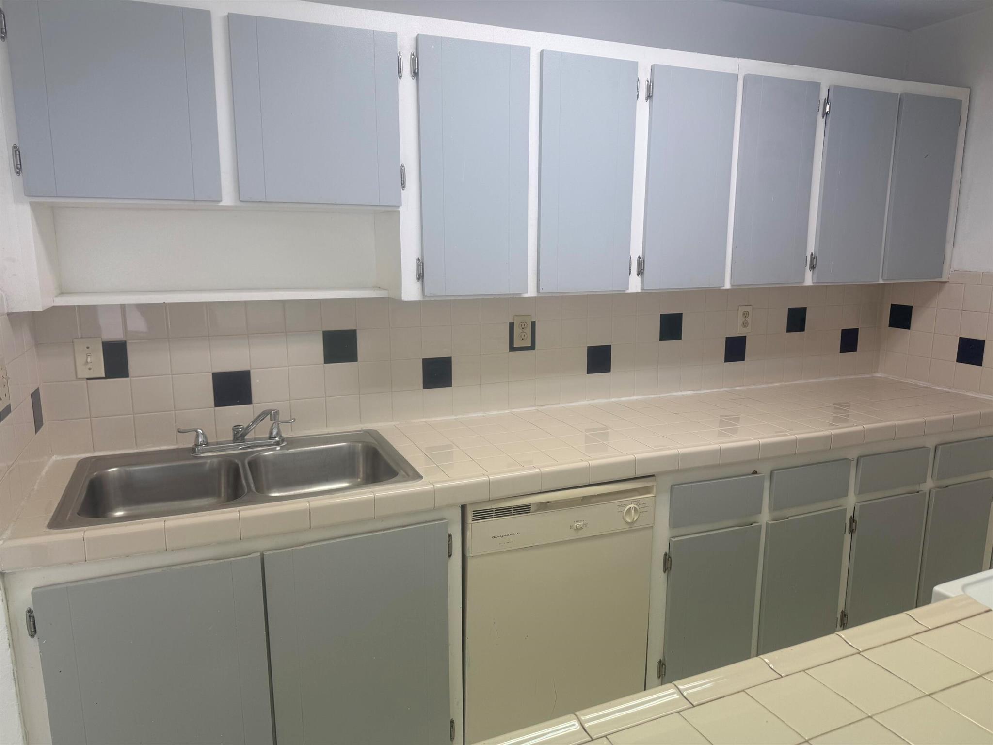 PALMS VILLAS & CONDOS SEC - Residential Lease