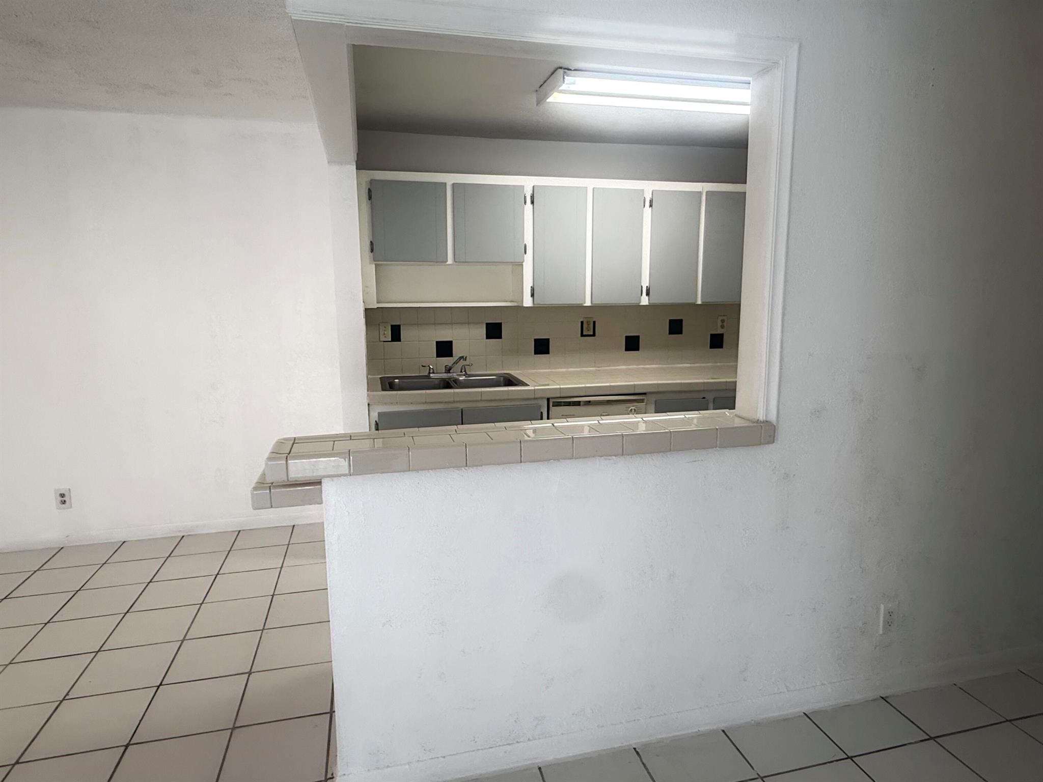 PALMS VILLAS & CONDOS SEC - Residential Lease