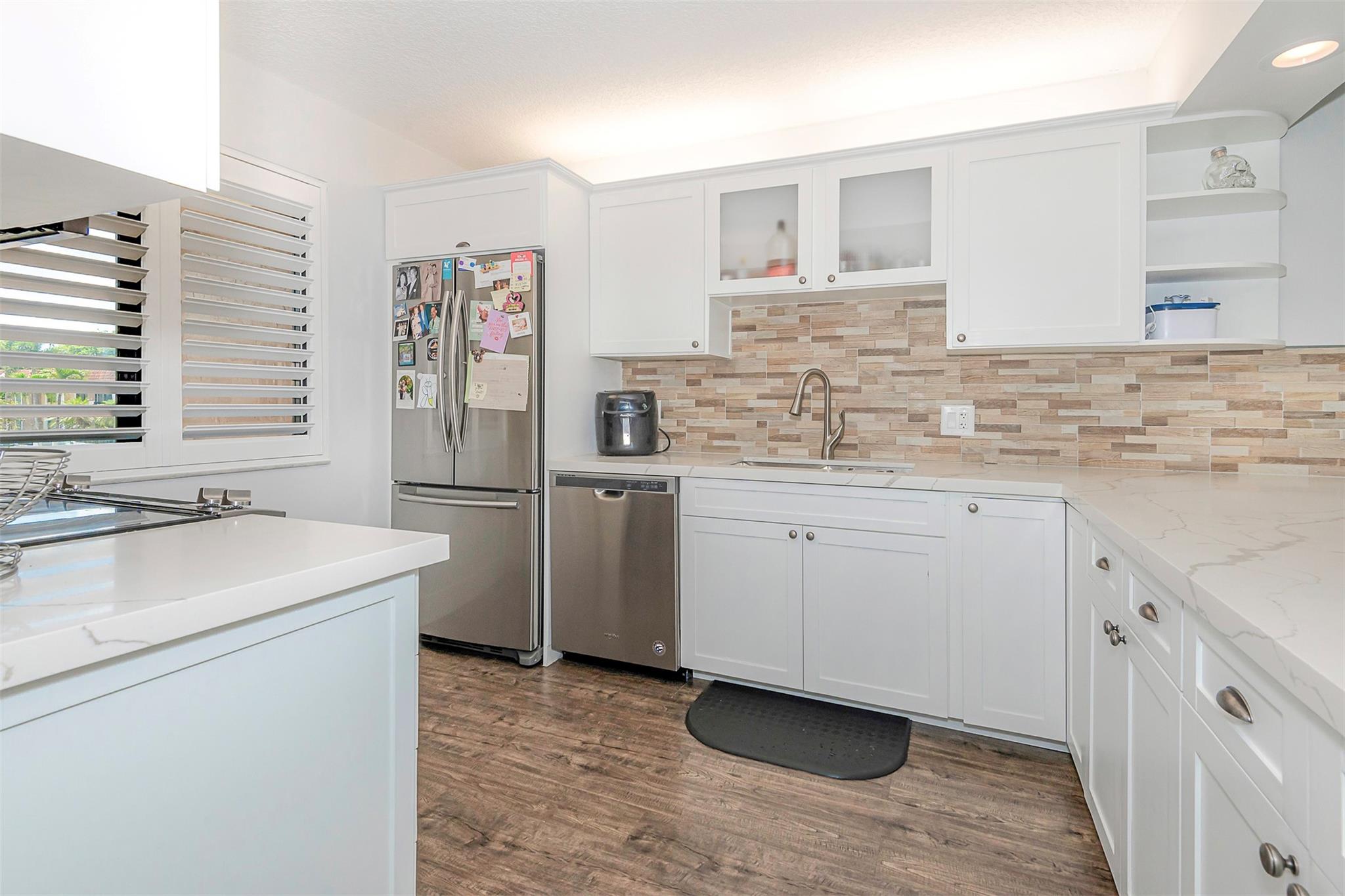 435 Lakeview Dr 203
