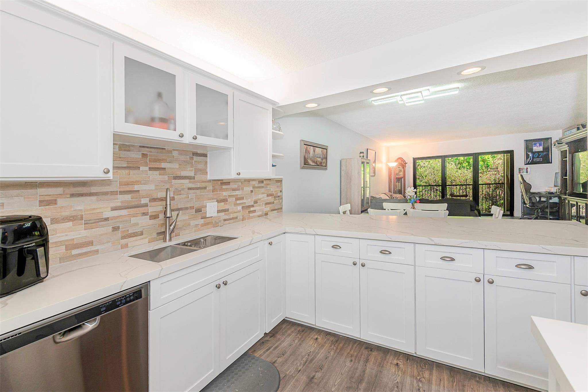 435 Lakeview Dr 203