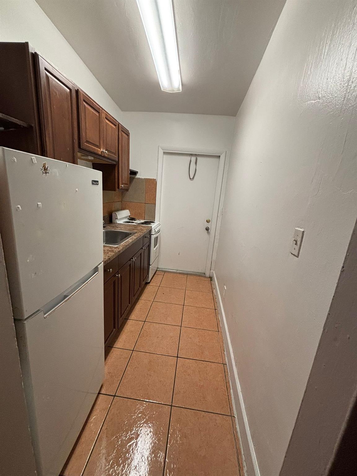 Dorsey Park First Add 21- - Residential Lease