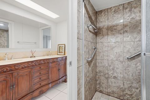 Tiny photo for 2606 Garden Drive S #305, Lake Worth, FL 33461 (MLS # B26049281)