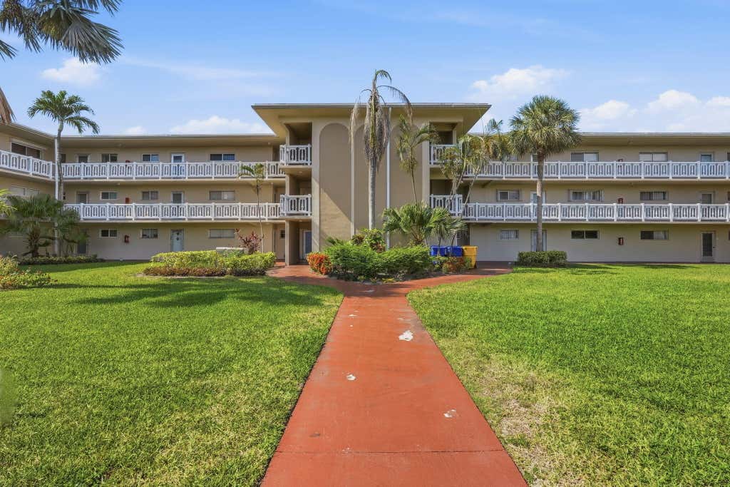 Photo of 2606 Garden Drive S #305, Lake Worth, FL 33461 (MLS # B26049281)