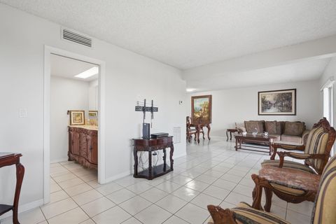 Tiny photo for 2606 Garden Drive S #305, Lake Worth, FL 33461 (MLS # B26049281)
