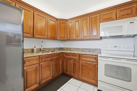 Tiny photo for 2606 Garden Drive S #305, Lake Worth, FL 33461 (MLS # B26049281)