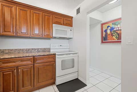Tiny photo for 2606 Garden Drive S #305, Lake Worth, FL 33461 (MLS # B26049281)