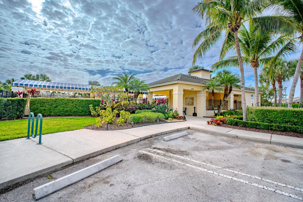 LAKEFOREST POINTE - Residential